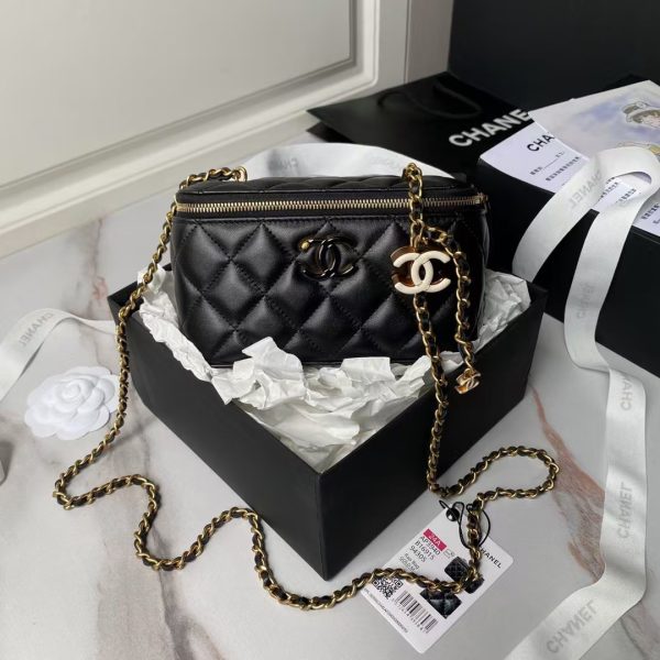 Chanel AP3940 Lambskin Cosmetic Bag Shiny Lambskin Enamel & Gold Metal Black