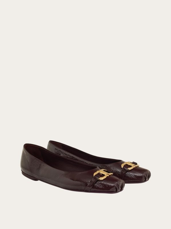 Ballet flat with Gancini ornament