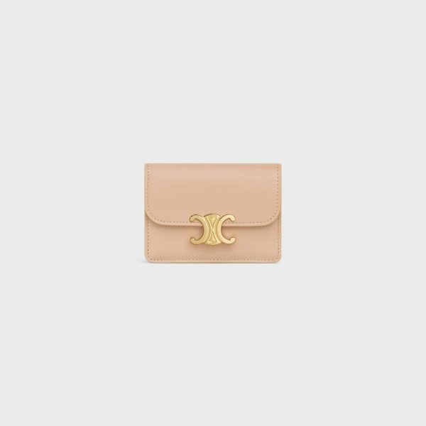CARD HOLDER WITH FLAP TRIOMPHE IN SHINY CALFSKIN OAT BEIGE