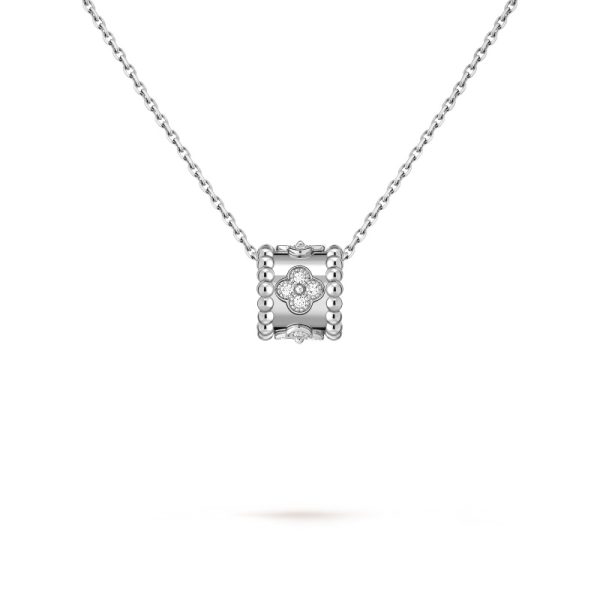 Perlée clovers pendant