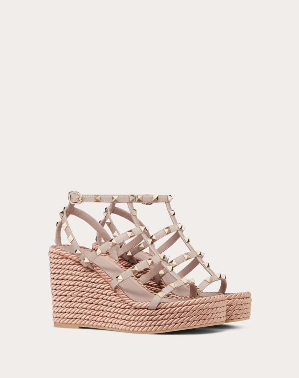 ROCKSTUD ANKLE STRAP WEDGE SANDAL IN CALFSKIN LEATHER 95 MM