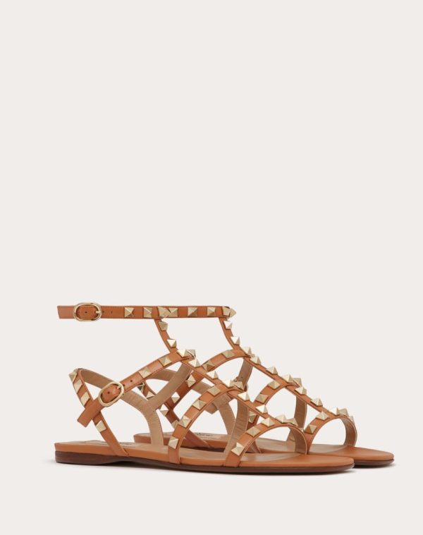 ROCKSTUD FLAT CALFSKIN SANDAL WITH STRAPS