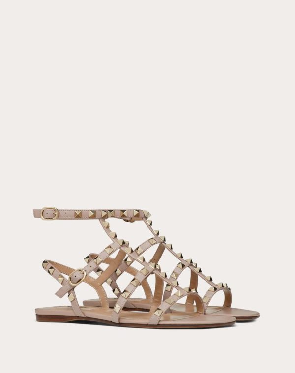 ROCKSTUD FLAT CALFSKIN SANDAL WITH STRAPS